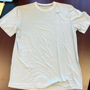 Nike Mens drifit medium training tee